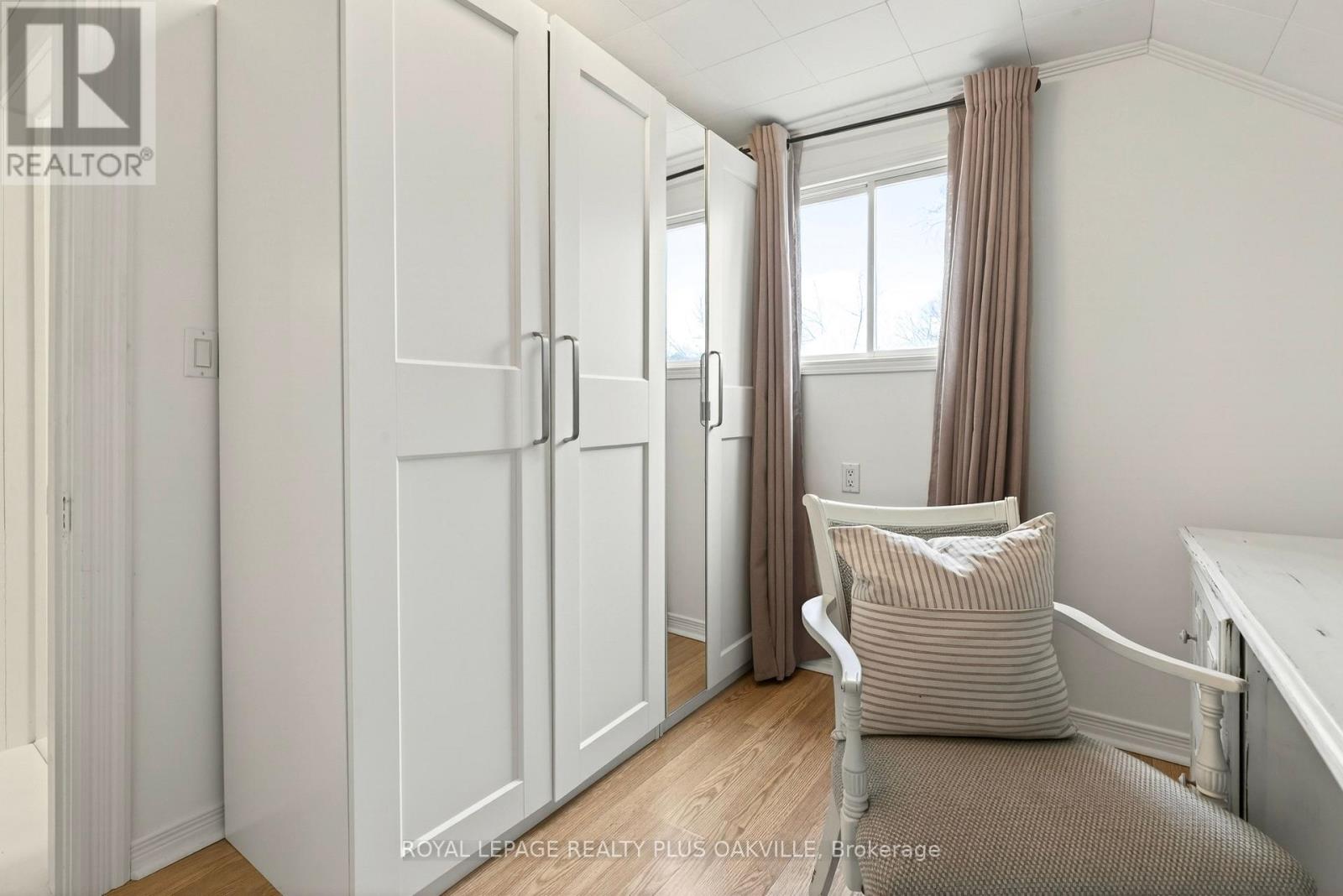381 ELIZABETH STREET - 31
