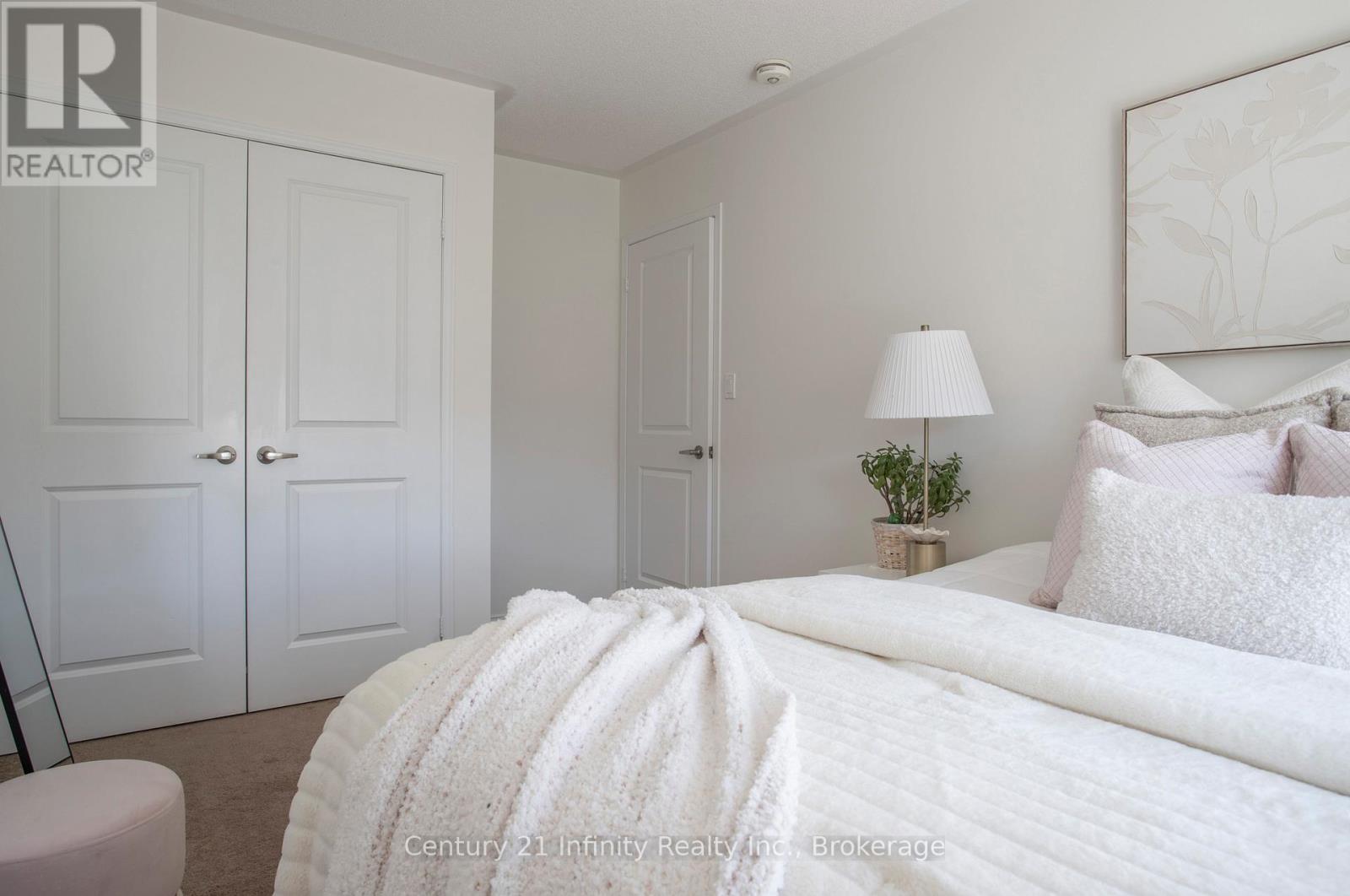 1020 BYRON STREET N - 32