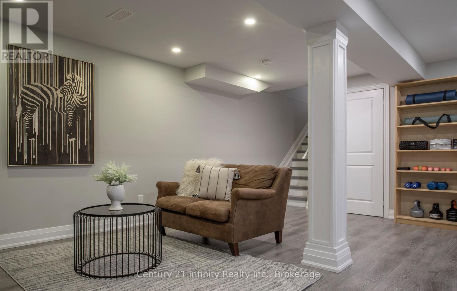 1020 BYRON STREET N - 38