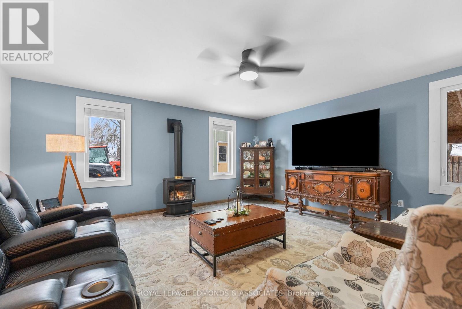 2061 KERR LINE - 21