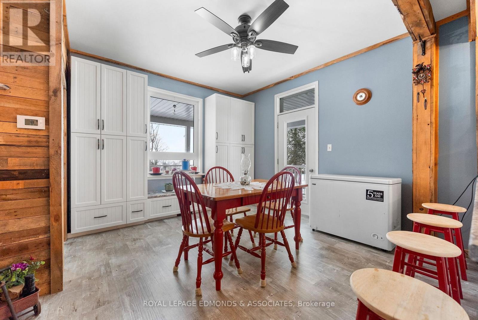 2061 KERR LINE - 18