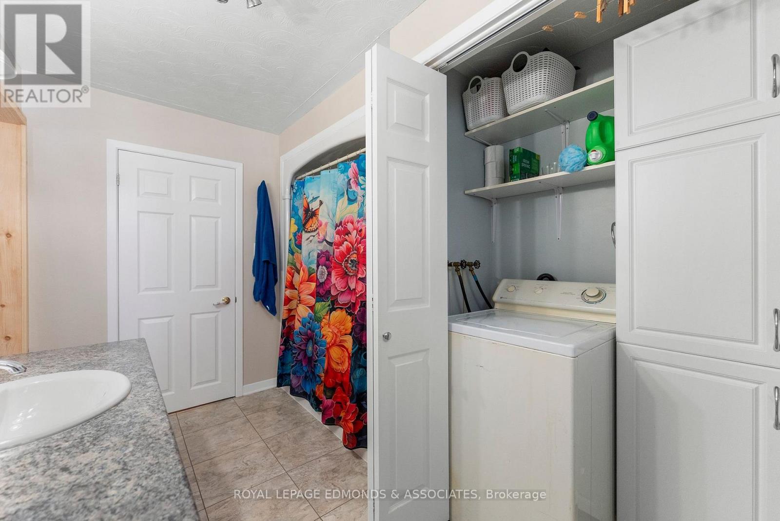 2061 KERR LINE - 26
