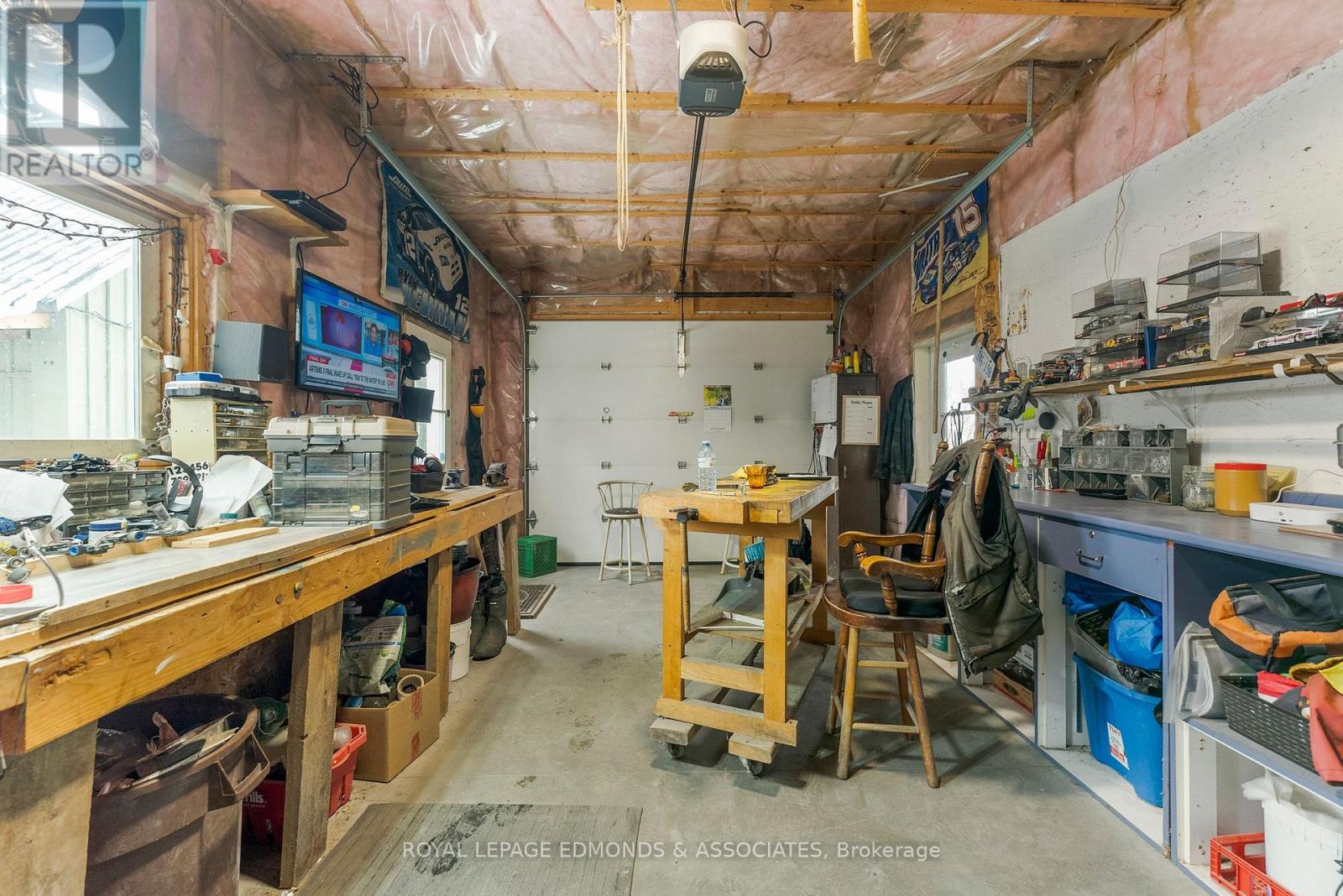 2061 KERR LINE - 38