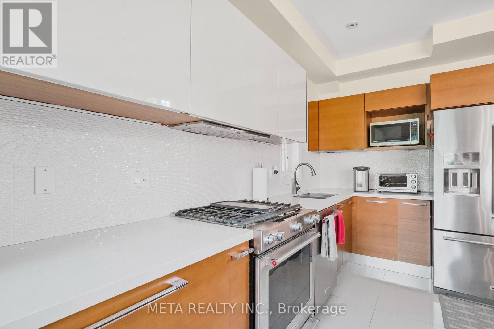 25 CRISPIN COURT - 13