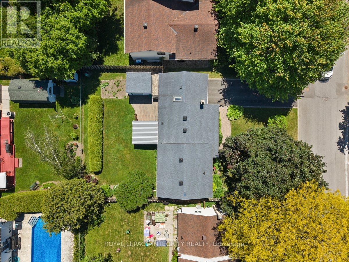 30 BISCAYNE CRESCENT - 36