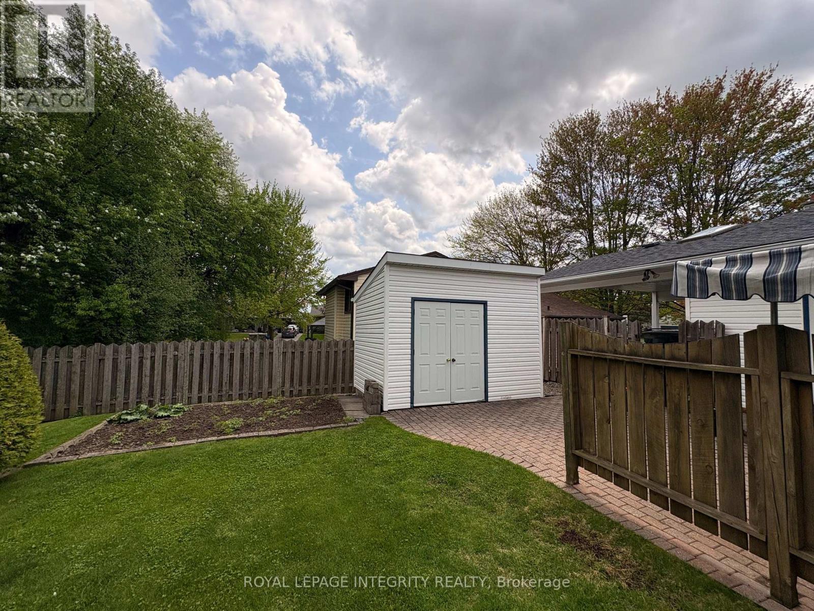 30 BISCAYNE CRESCENT - 30