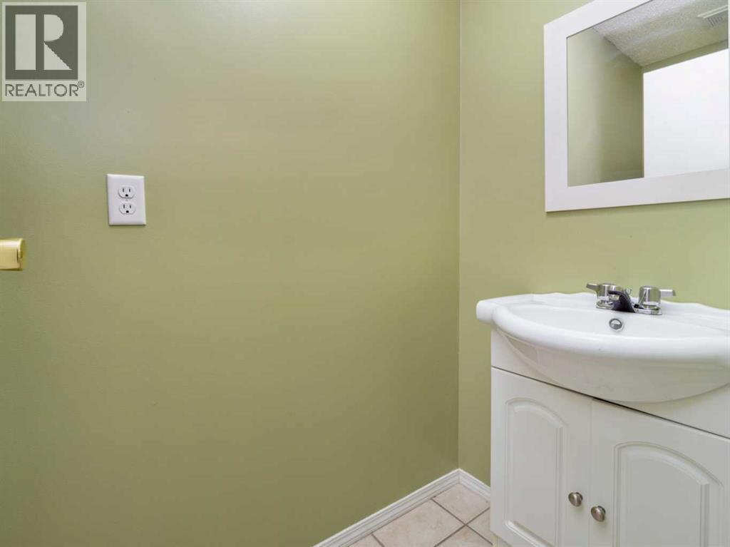 #1 269 Laval Boulevard W - 20