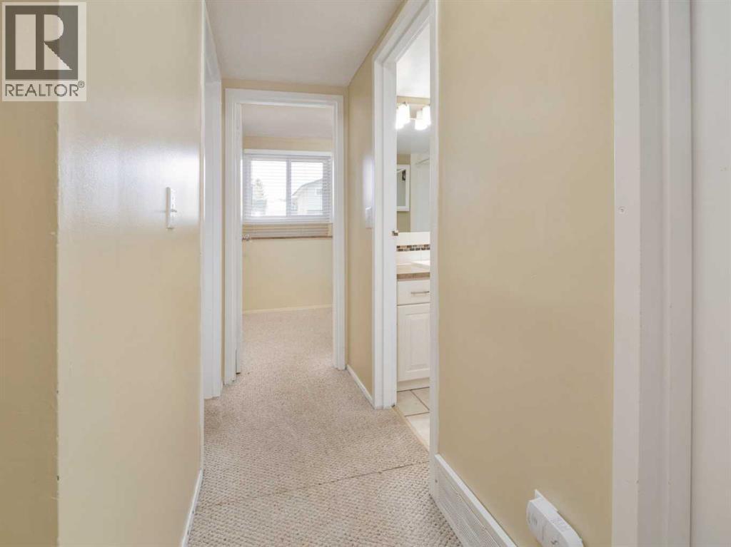 #1 269 Laval Boulevard W - 24