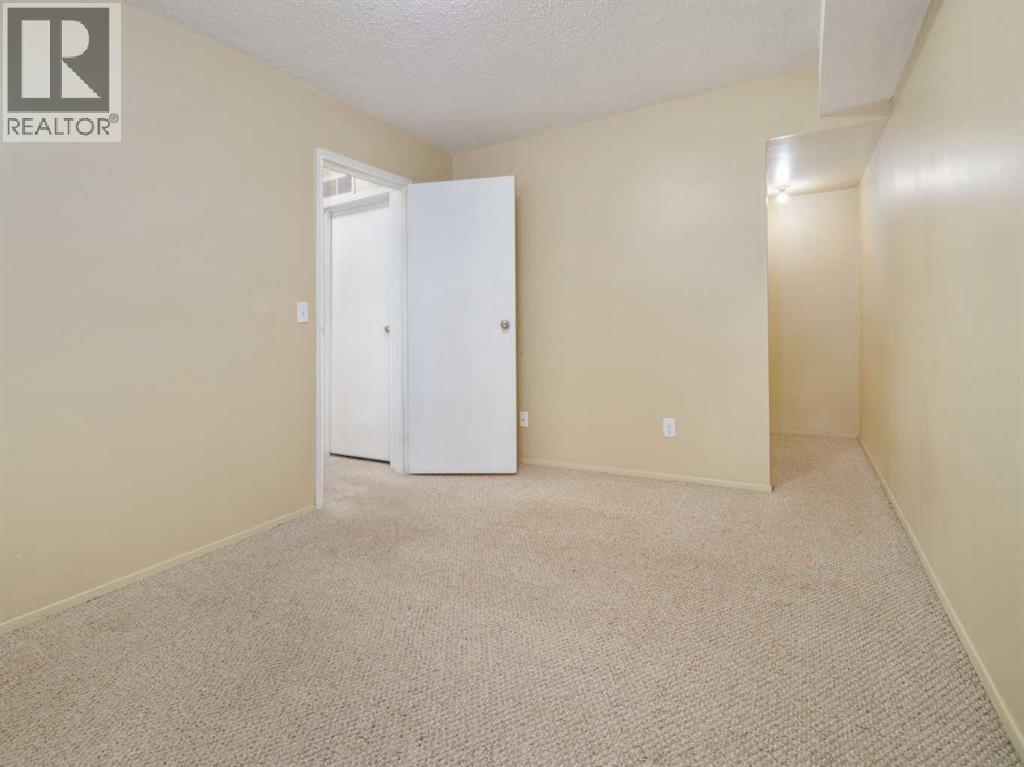 #1 269 Laval Boulevard W - 35