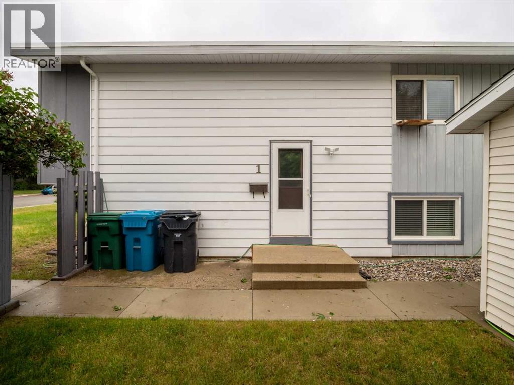 #1 269 Laval Boulevard W - 37