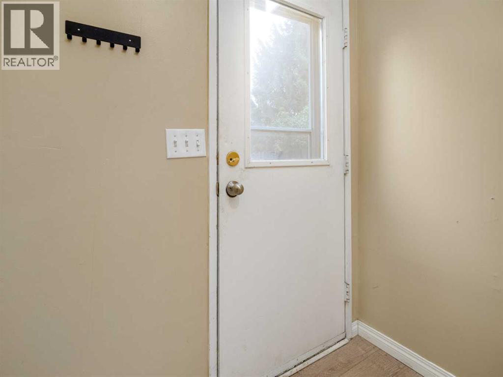 #1 269 Laval Boulevard W - 5