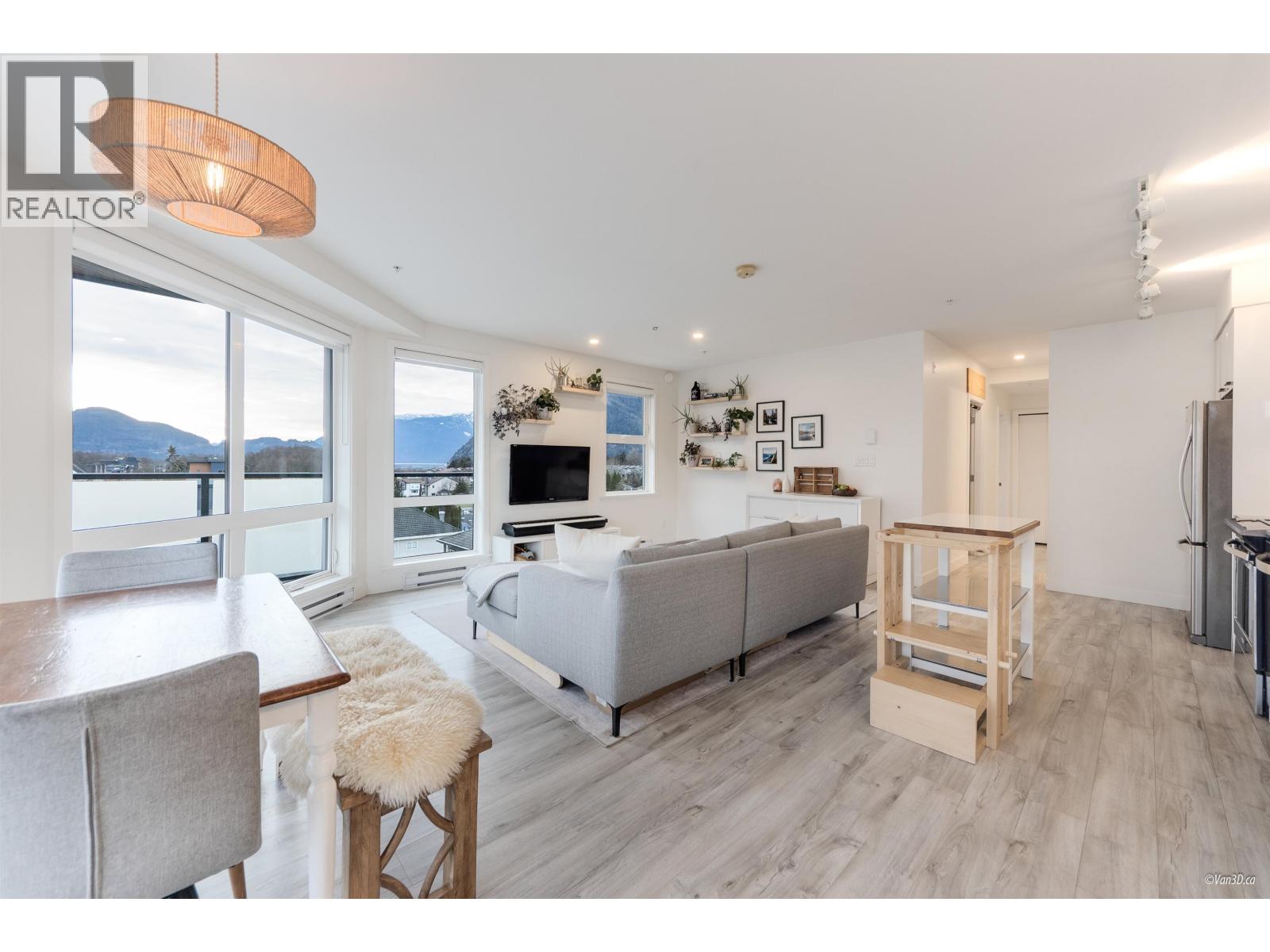 602 38013 THIRD AVENUE, Squamish