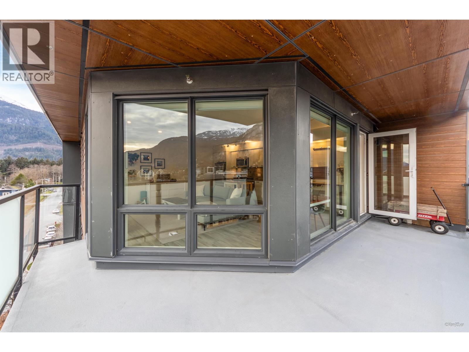 602 38013 THIRD AVENUE, Squamish