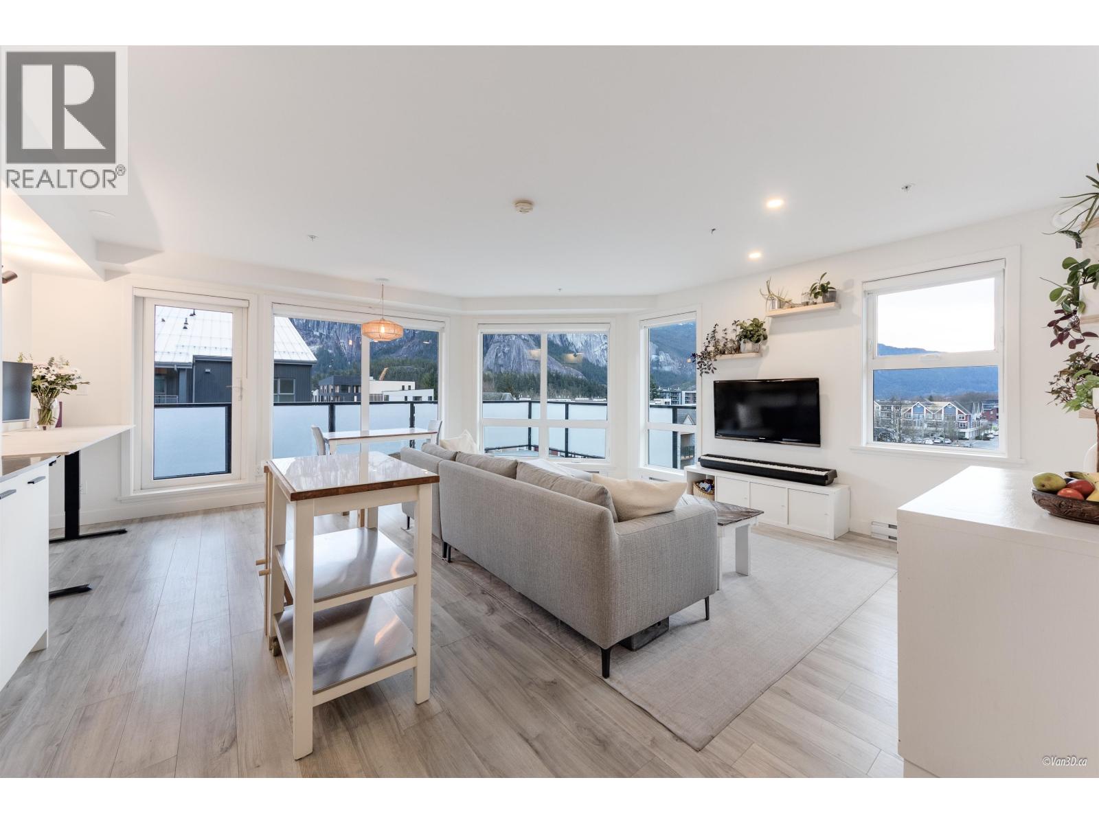 602 38013 THIRD AVENUE, Squamish