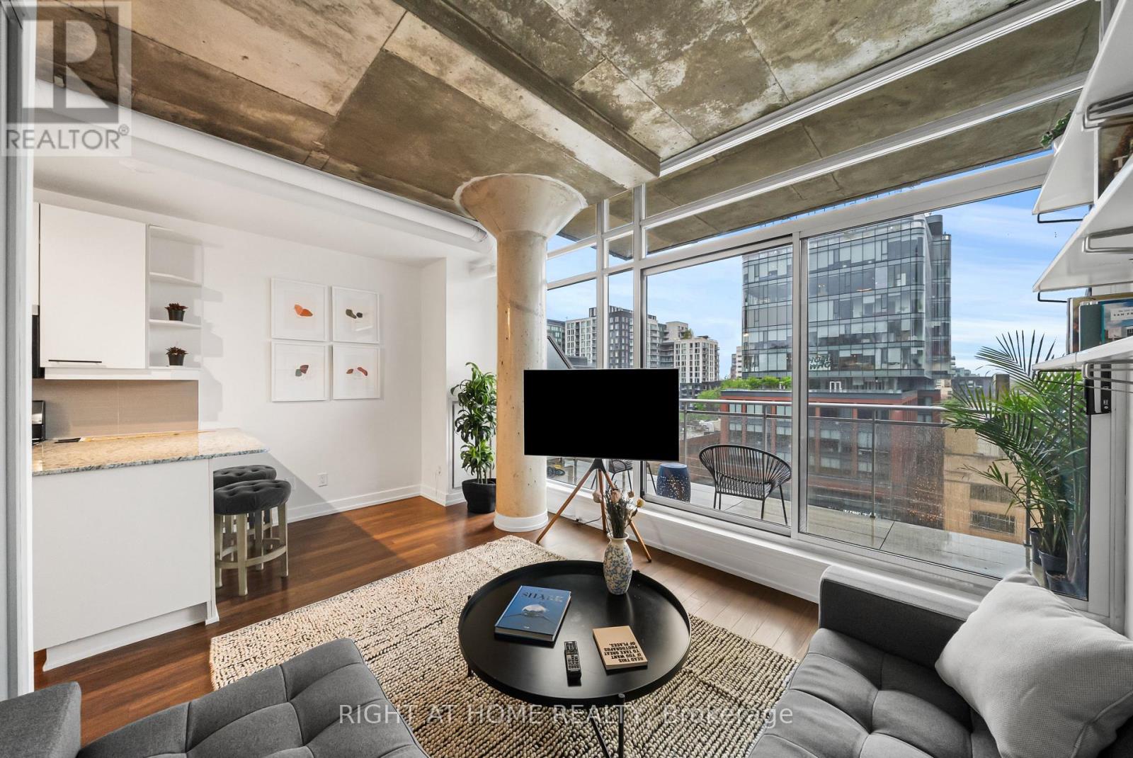Listing photo of 807 - 66 PORTLAND STREET
