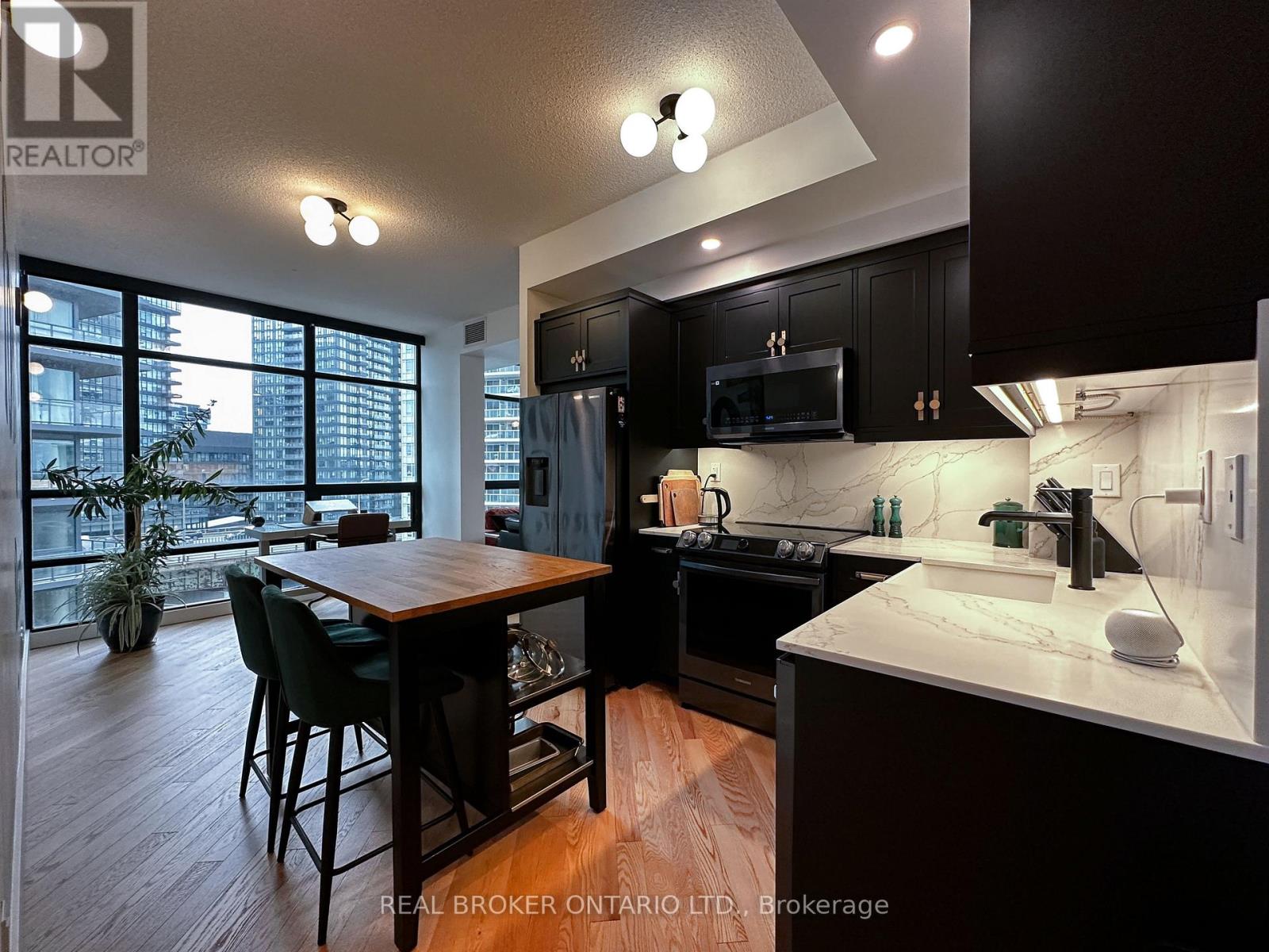 Listing photo of 903 - 15 BRUYERES MEWS