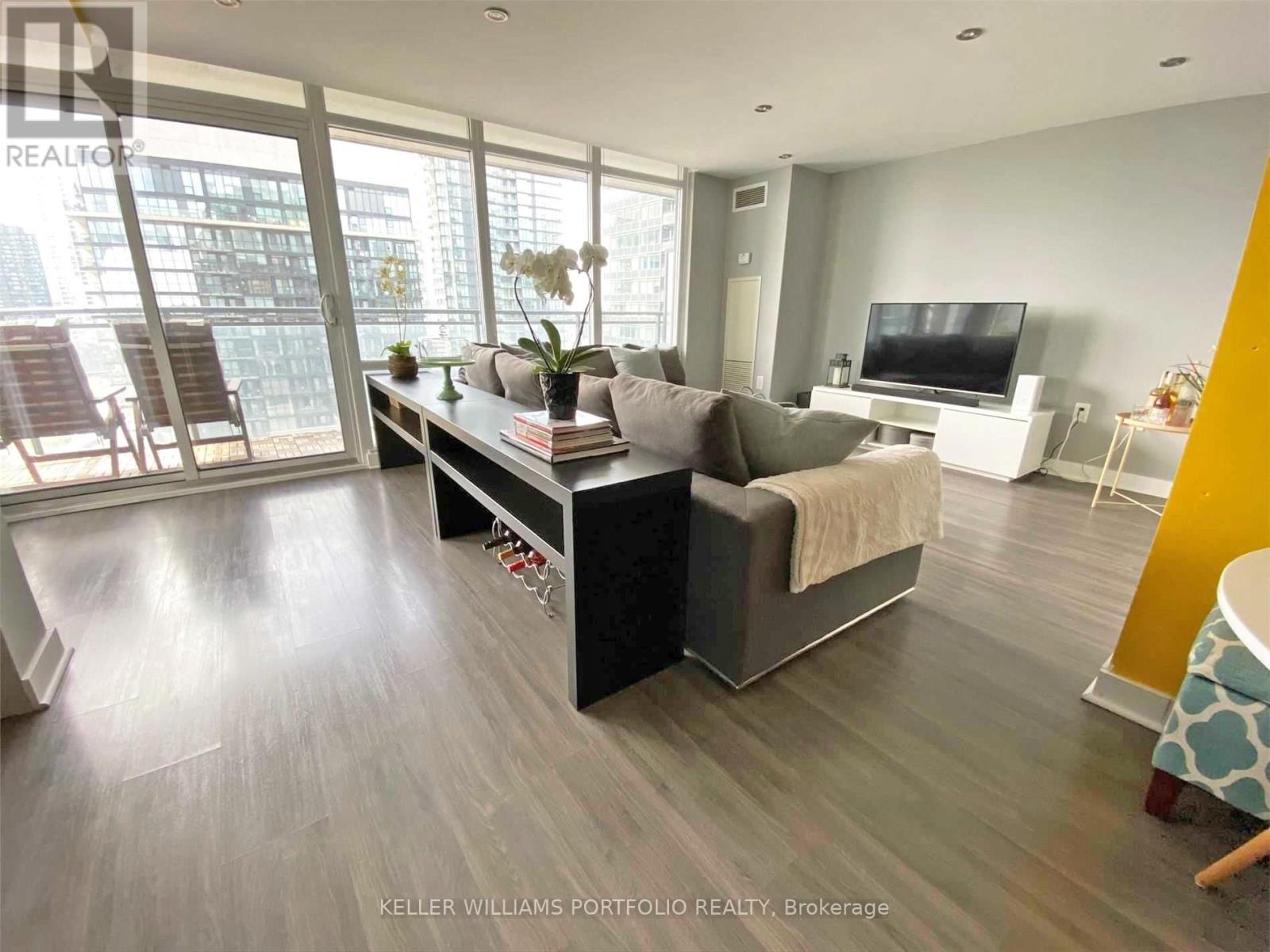 #1618 4K SPADINA AVENUE - 11