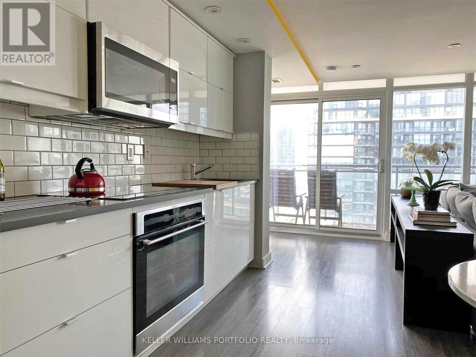 #1618 4K SPADINA AVENUE - 8
