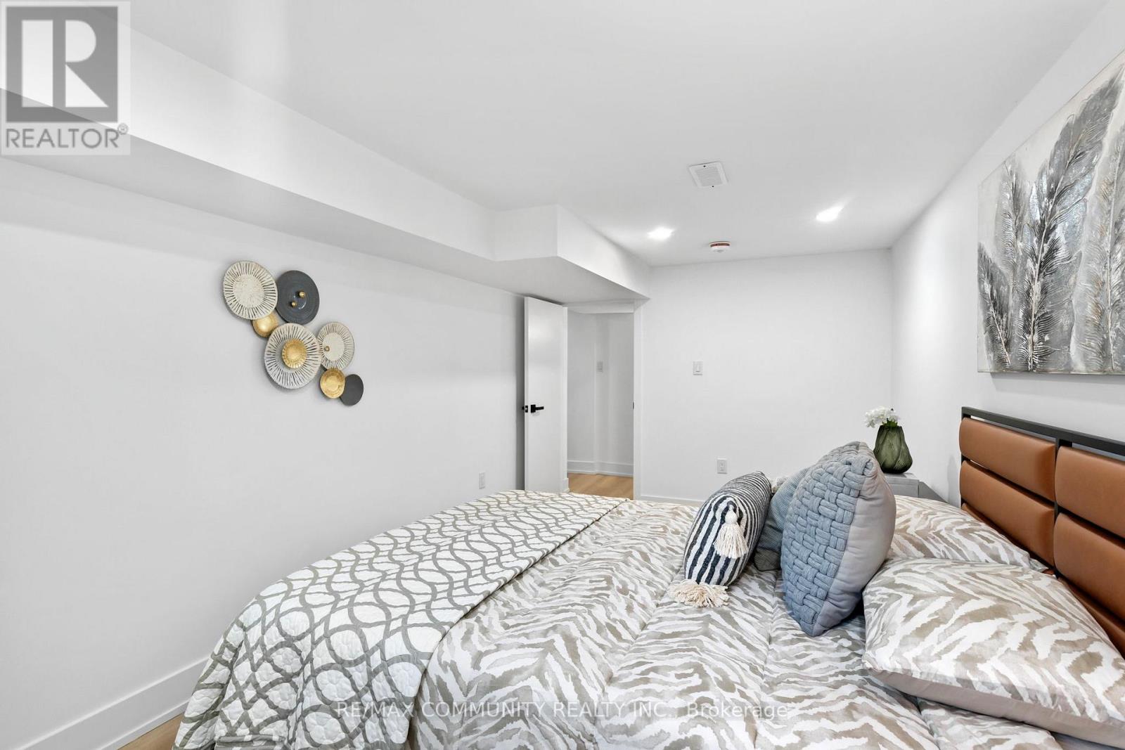 340 ALBANY AVENUE - 42
