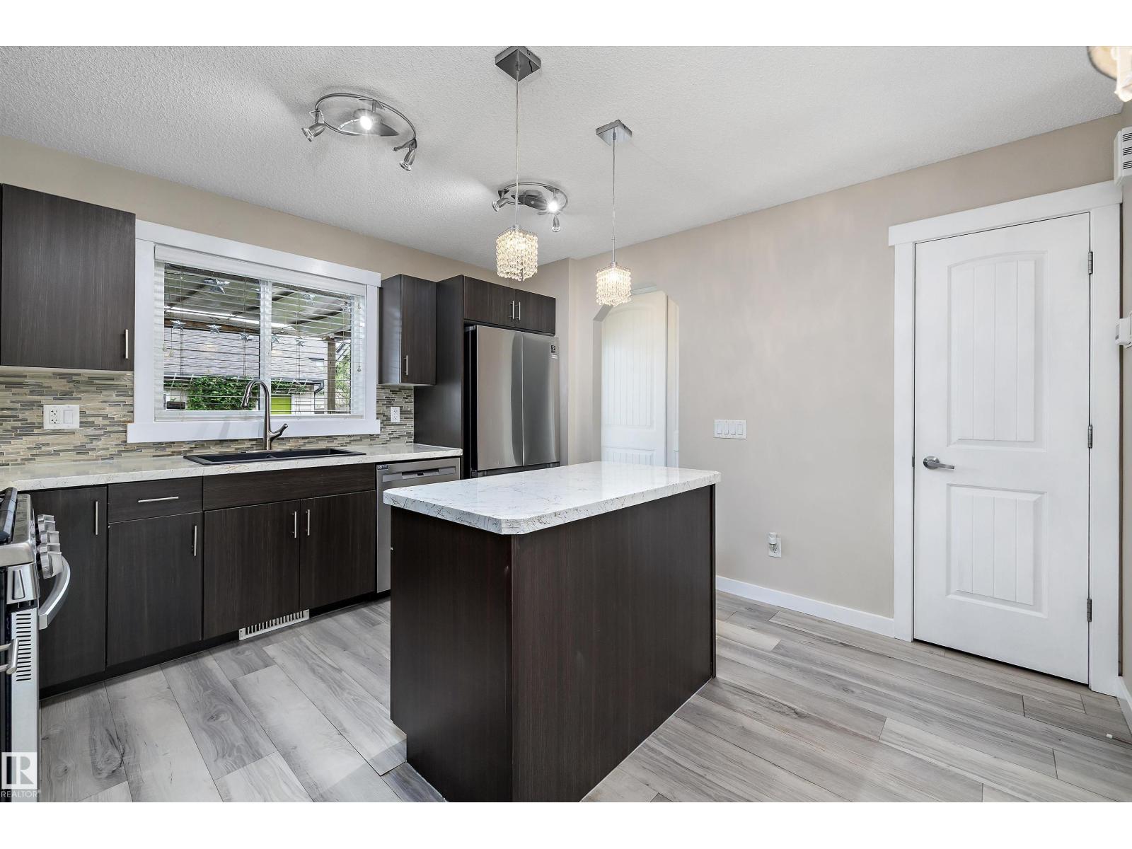 2914 18A AV NW - 10