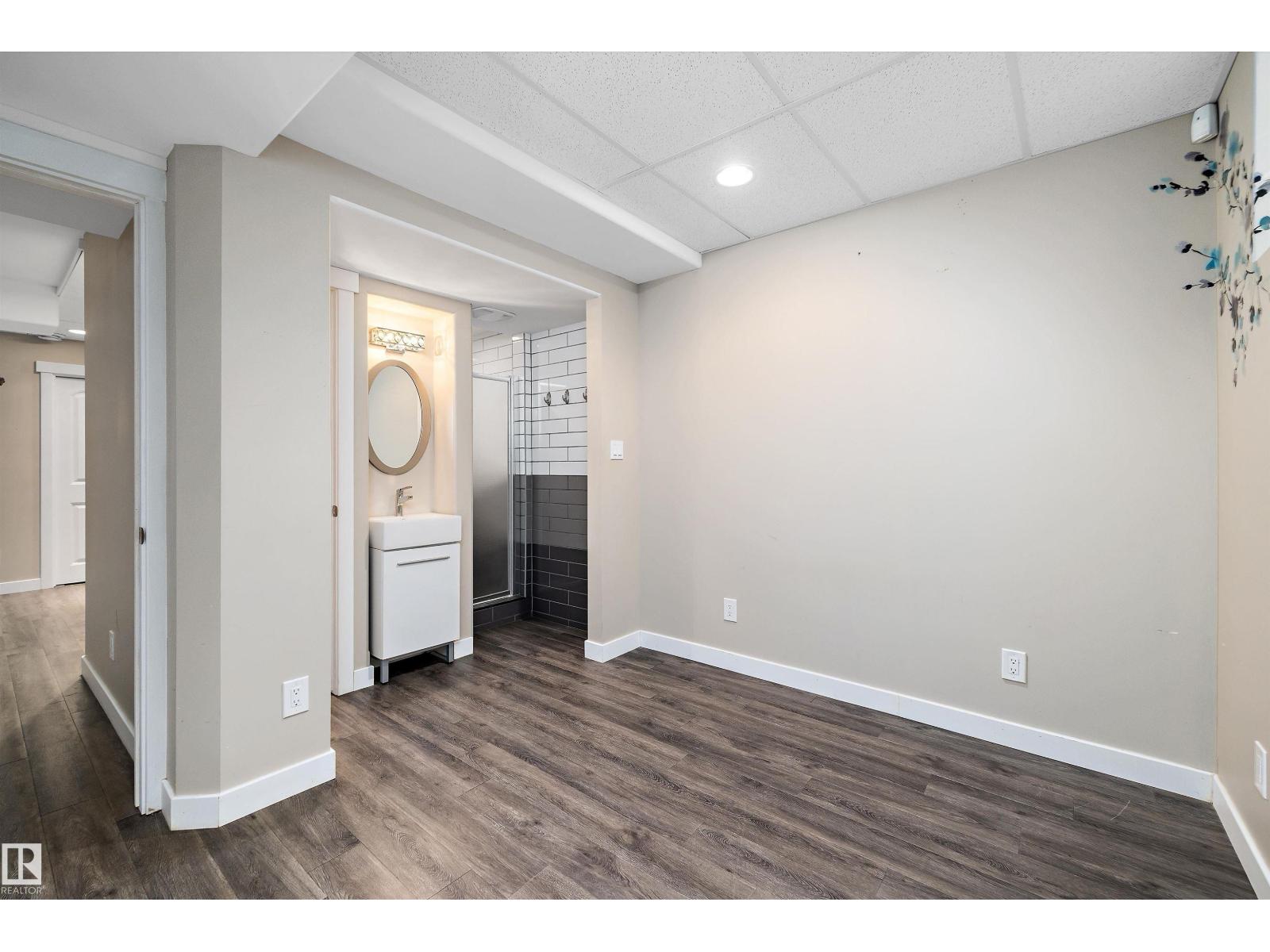 2914 18A AV NW - 37