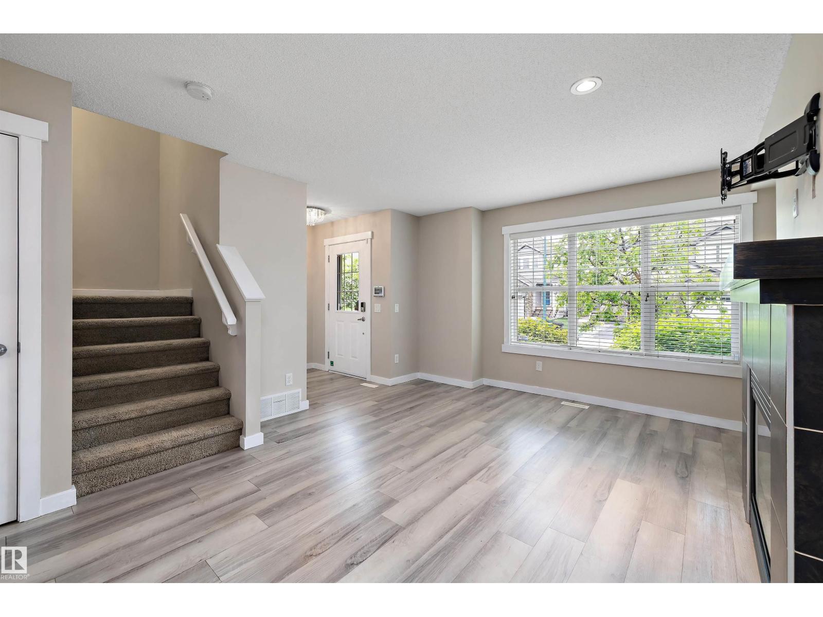 2914 18A AV NW - 5