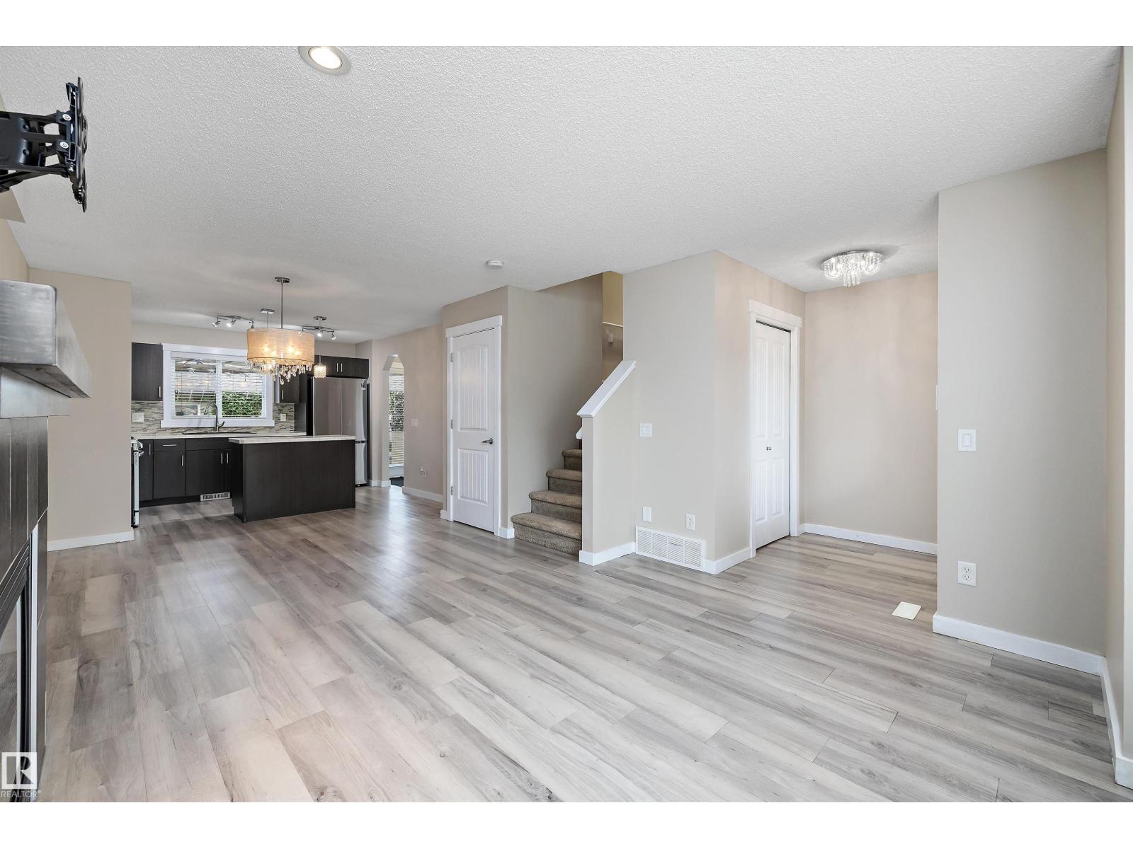 2914 18A AV NW - 6