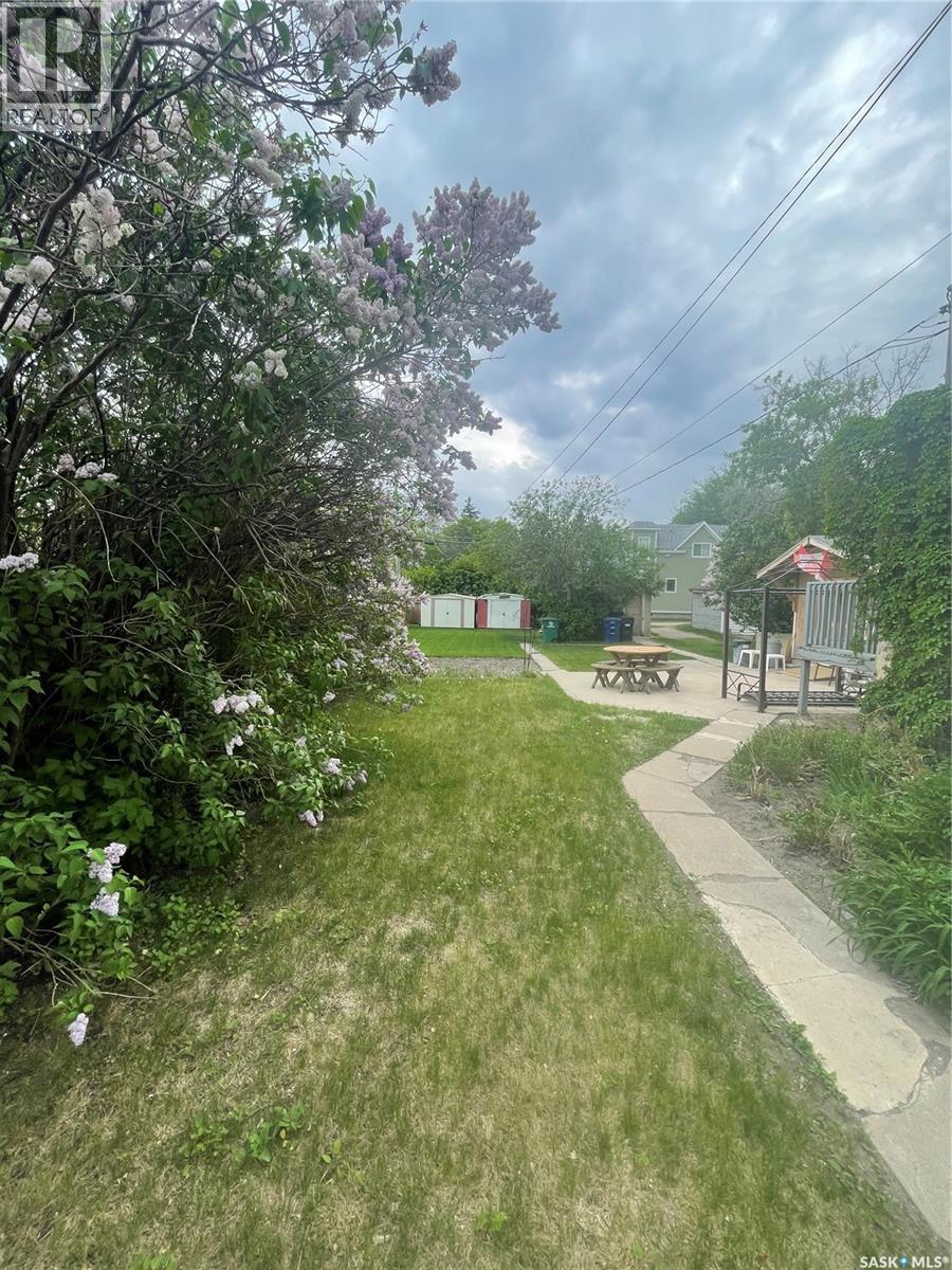 419 18th STREET W - 8