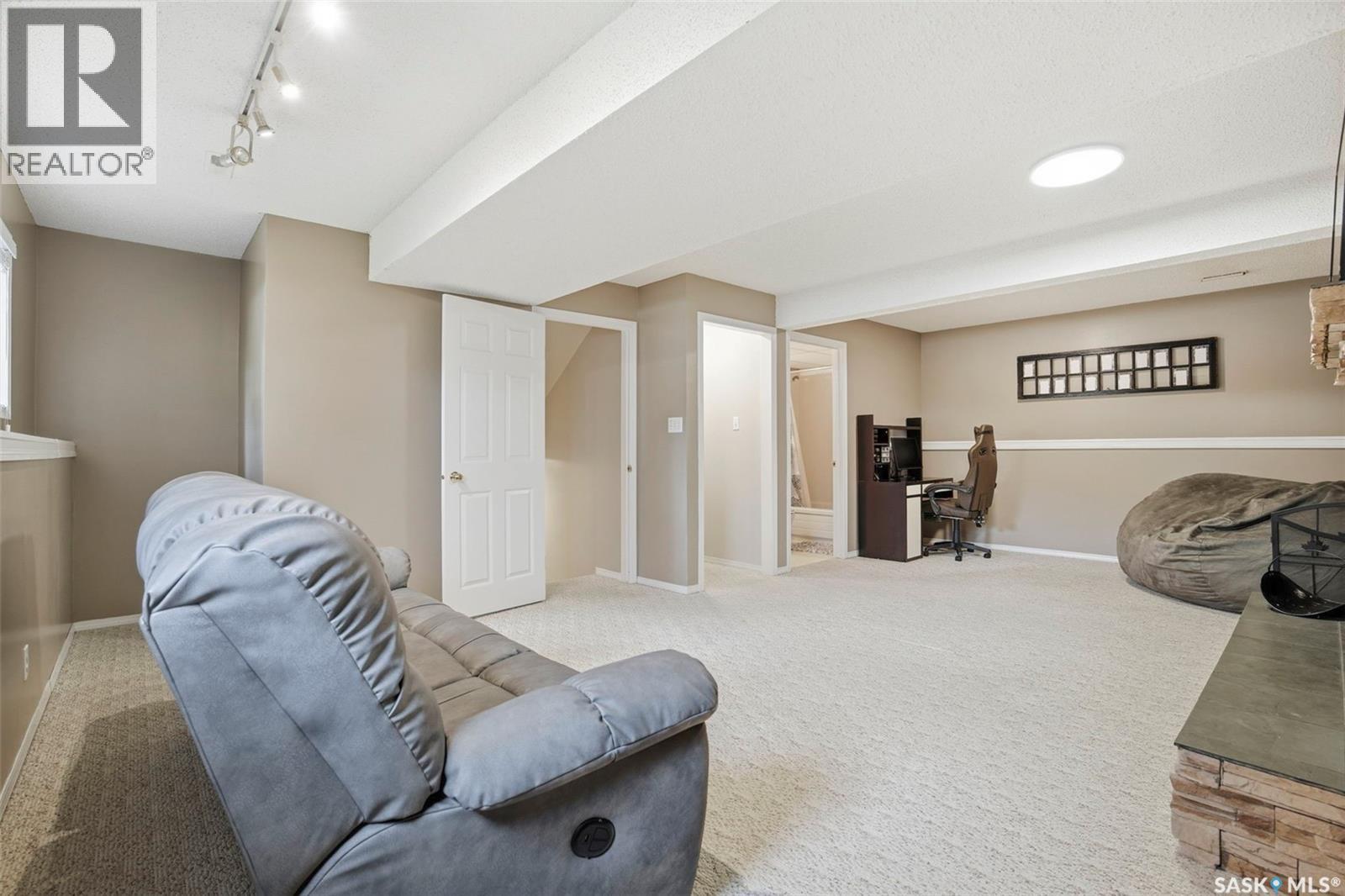 143 Adilman DRIVE - 20