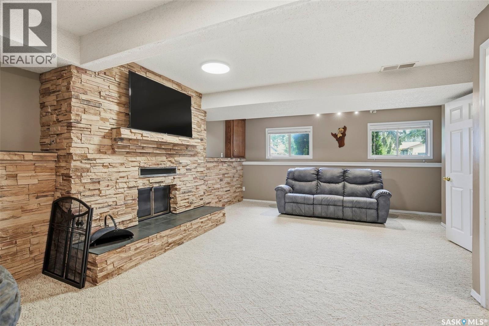 143 Adilman DRIVE - 22