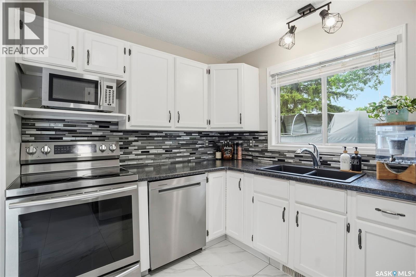 143 Adilman DRIVE - 9
