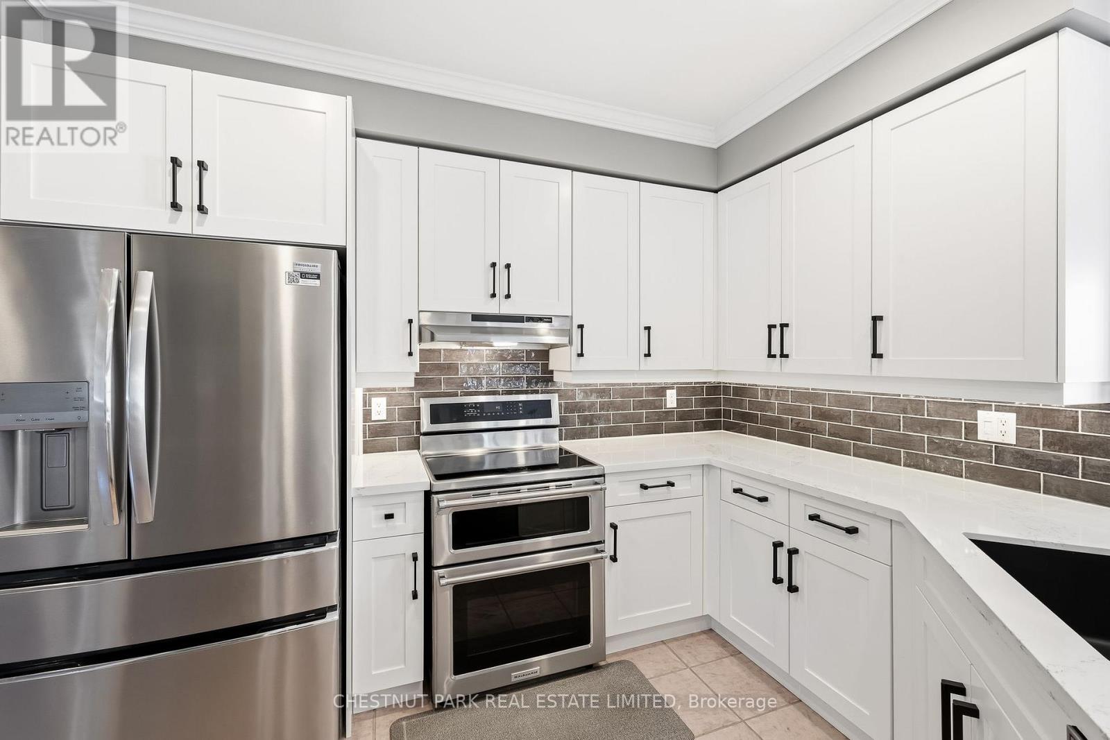 37 WATERBURY CRESCENT - 11
