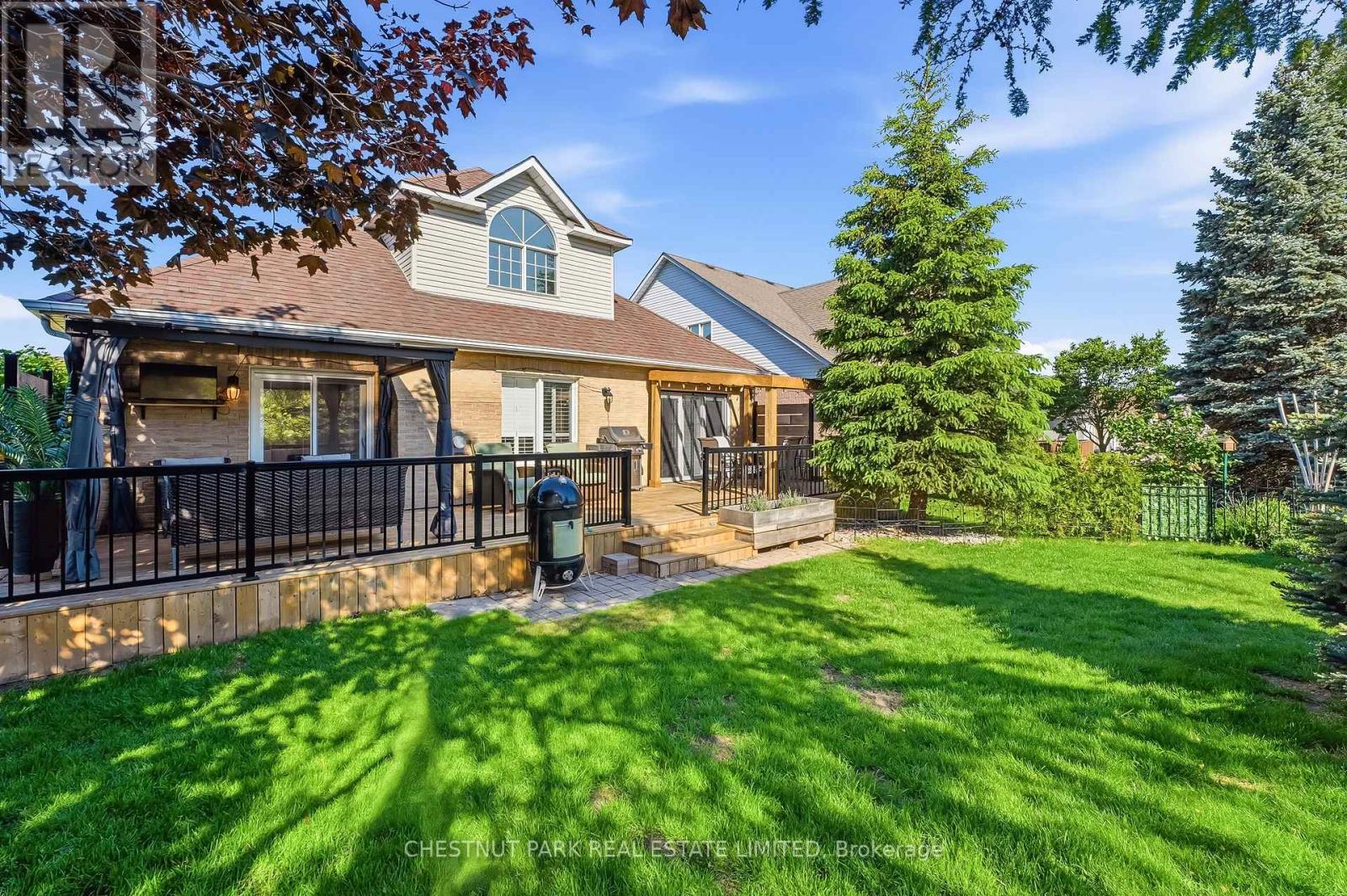 37 WATERBURY CRESCENT - 17