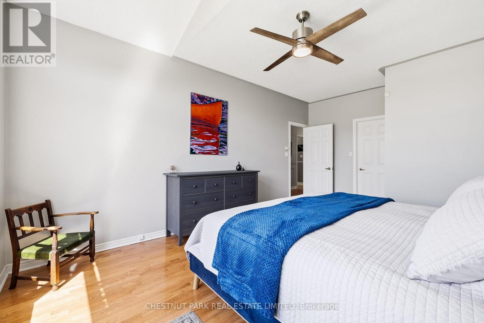 37 WATERBURY CRESCENT - 21