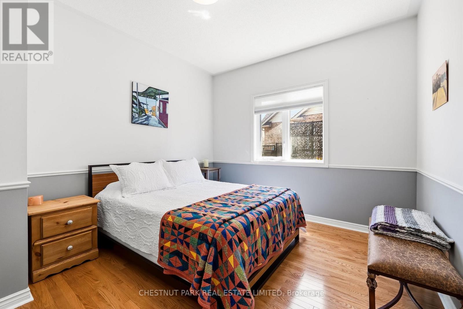 37 WATERBURY CRESCENT - 23