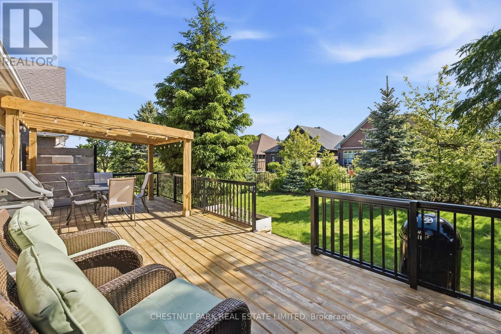 37 WATERBURY CRESCENT - 31