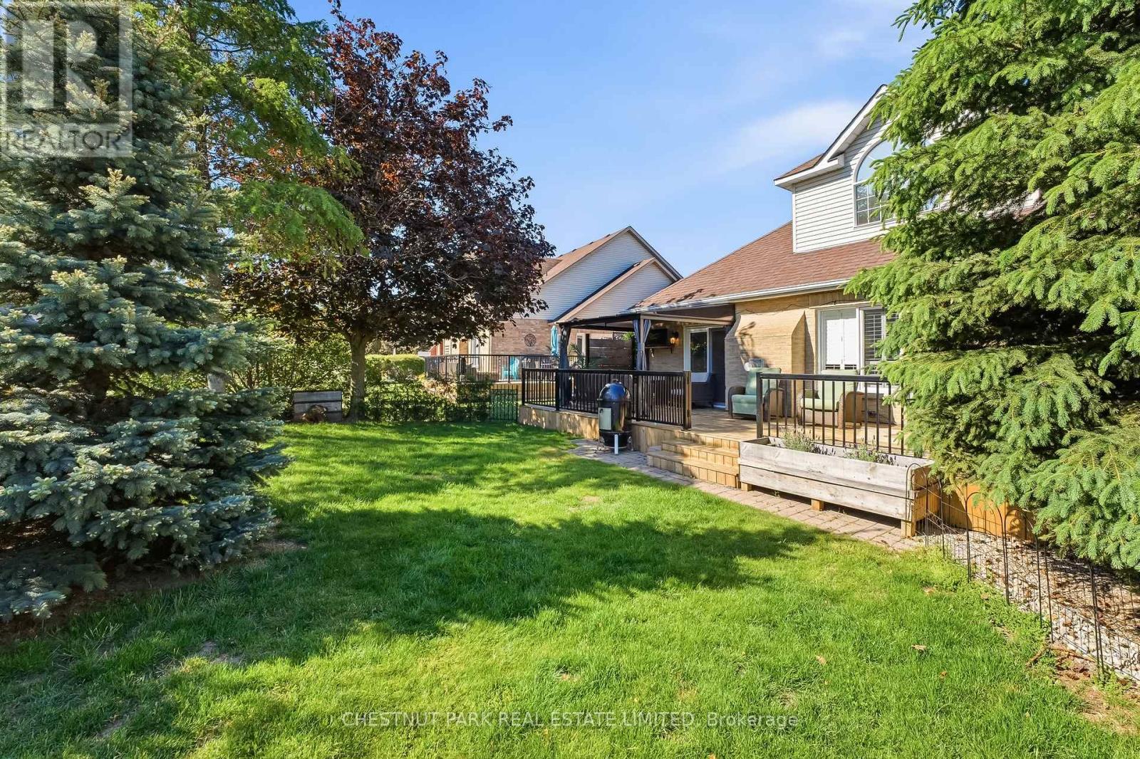 37 WATERBURY CRESCENT - 34