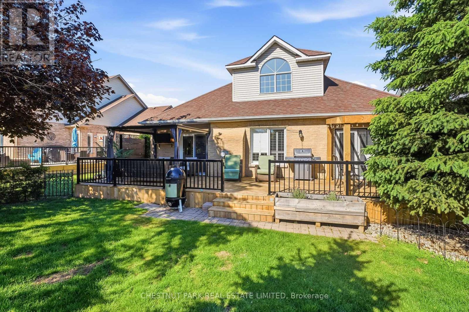 37 WATERBURY CRESCENT - 36