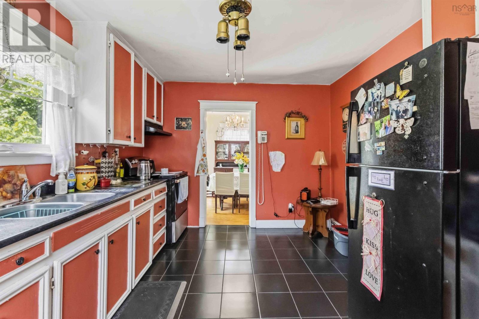 Property 35 of 38 of 3400 Connaught Avenue