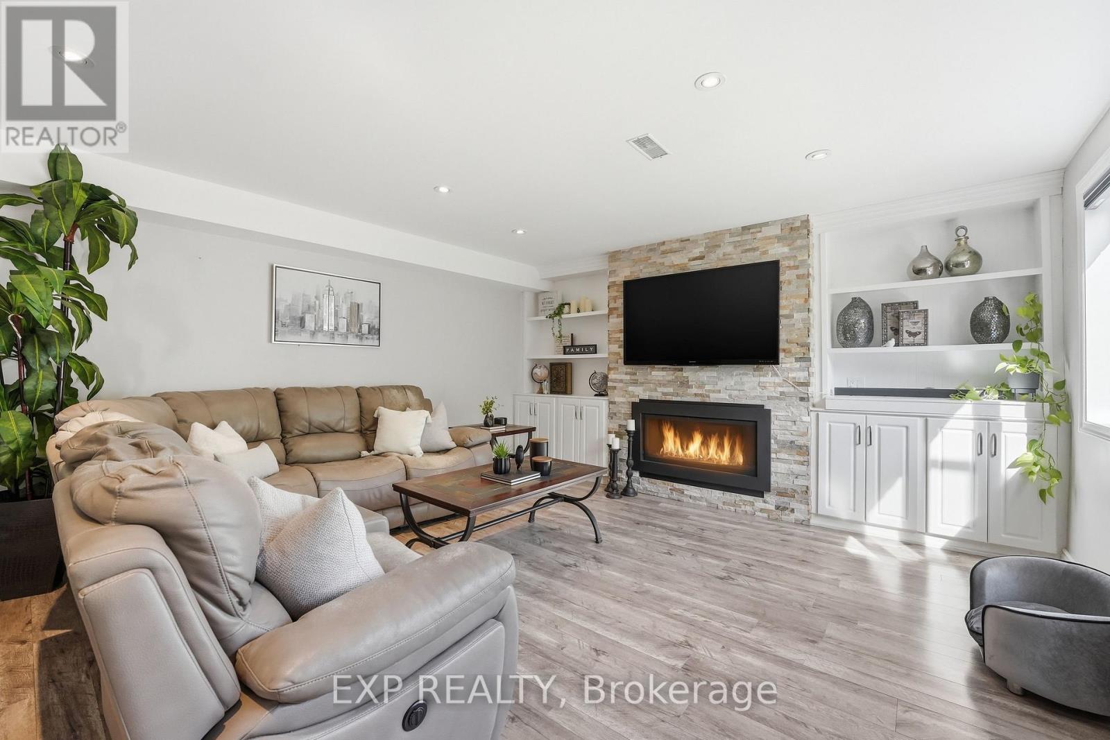 25 MANOR FOREST ROAD - 27
