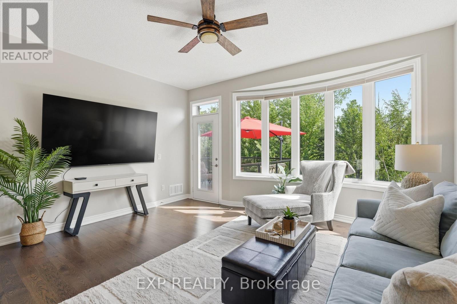 25 Manor Forest Rd -  Upper Living Room