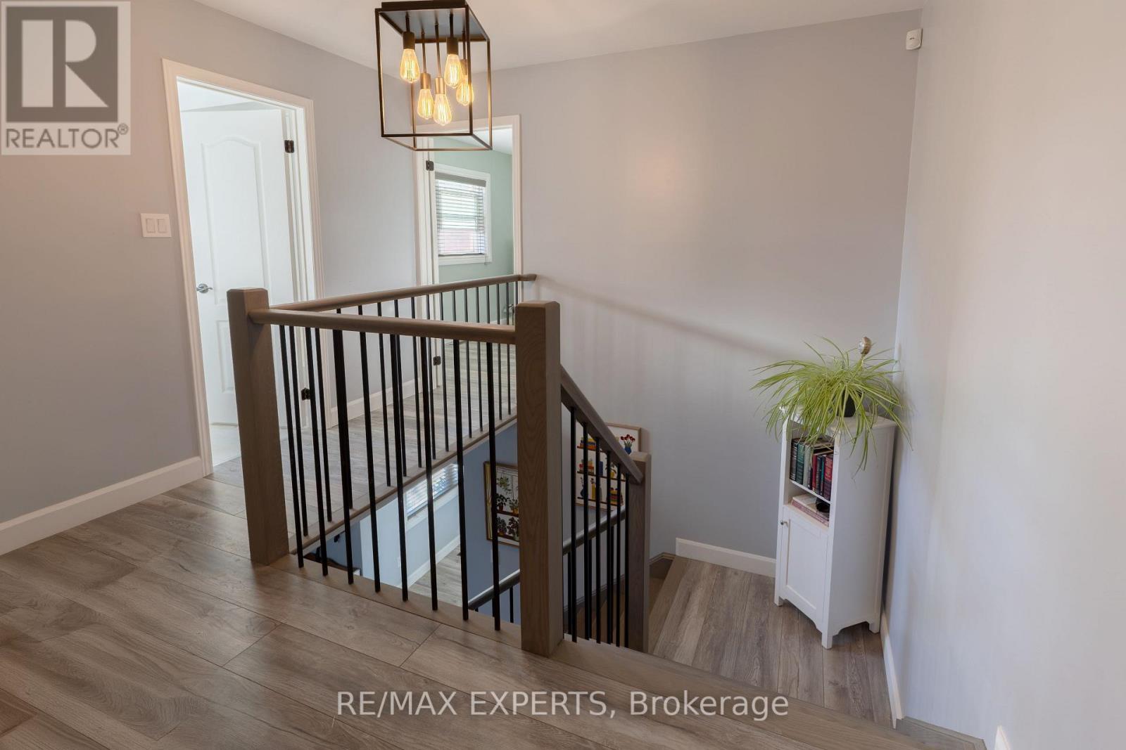 213 MELBOURNE DRIVE - 12