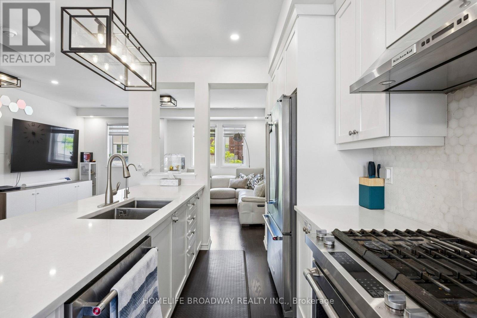 12 THOMAS SWANSON STREET - 14