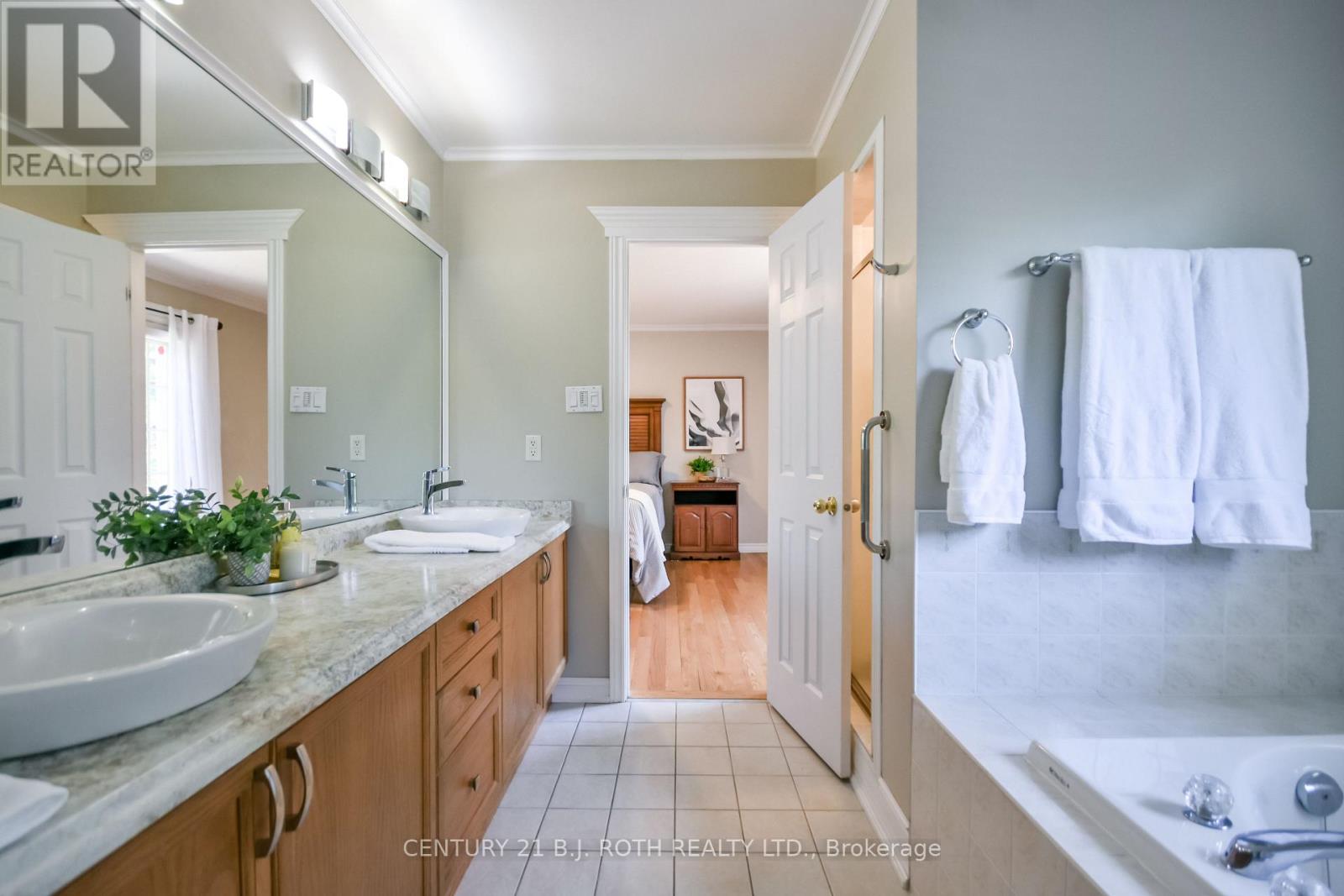 112 SILVER BIRCH AVENUE - 20