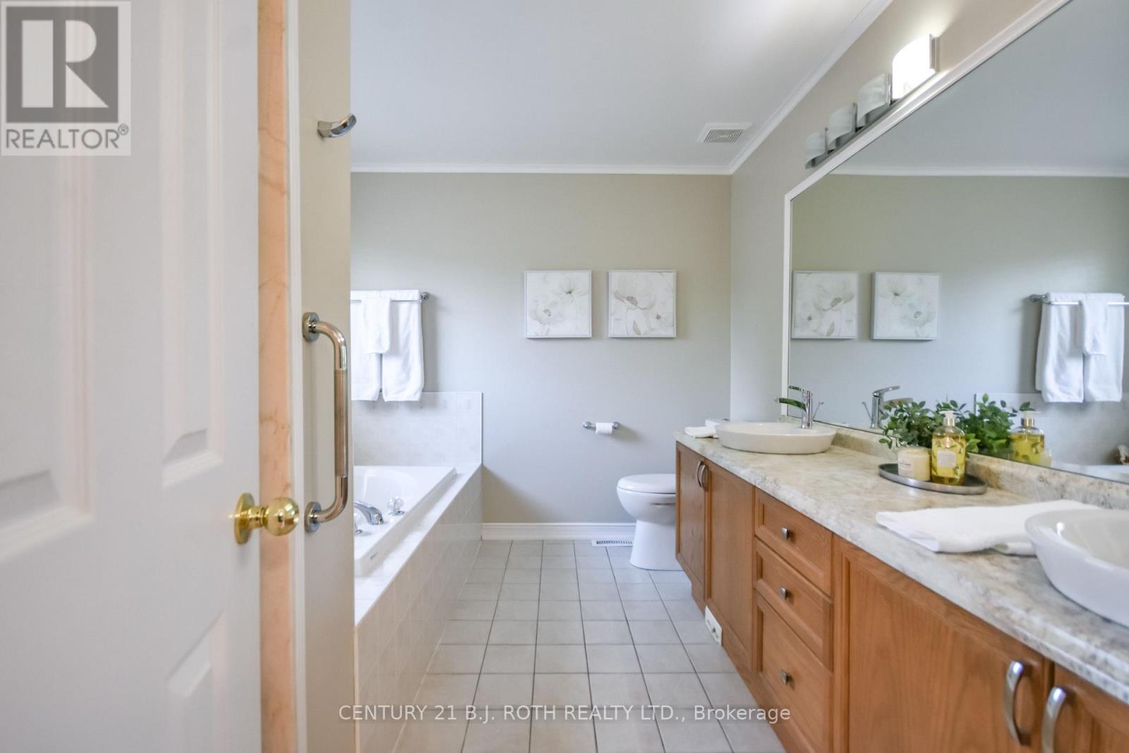 112 SILVER BIRCH AVENUE - 21