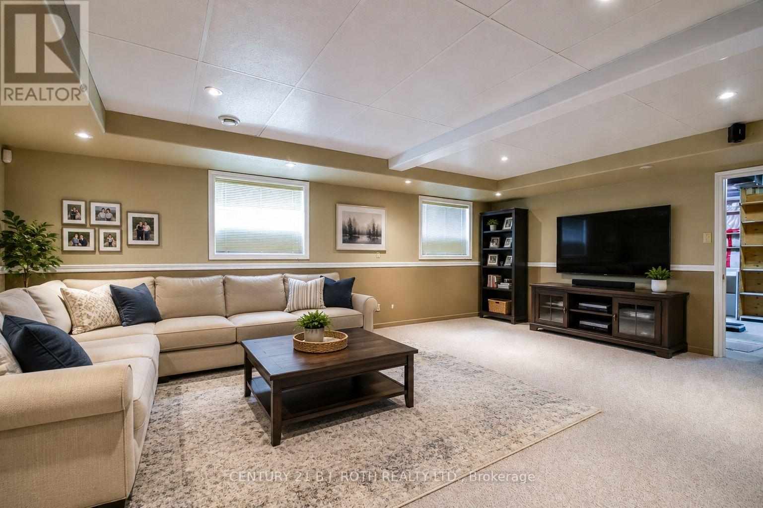 112 SILVER BIRCH AVENUE - 30