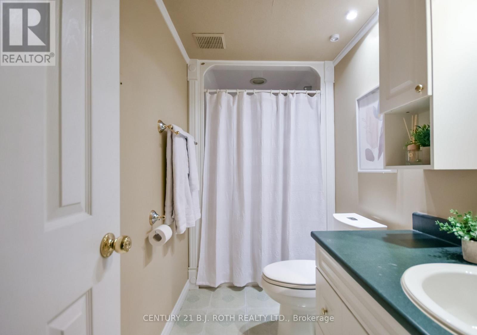112 SILVER BIRCH AVENUE - 33