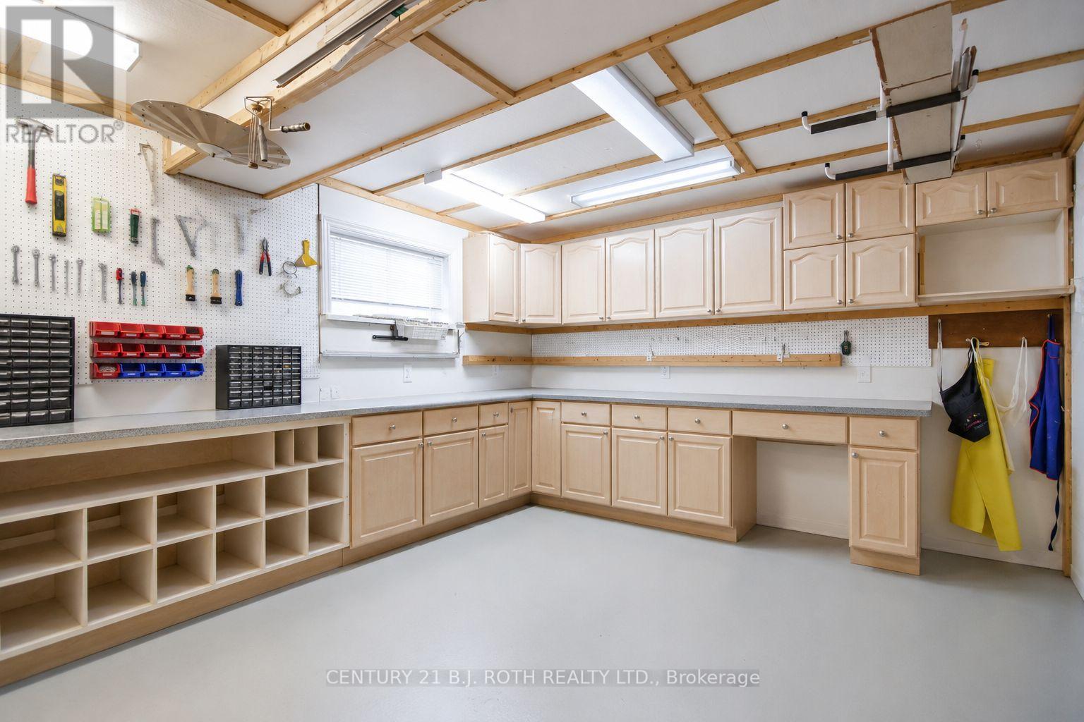 112 SILVER BIRCH AVENUE - 34