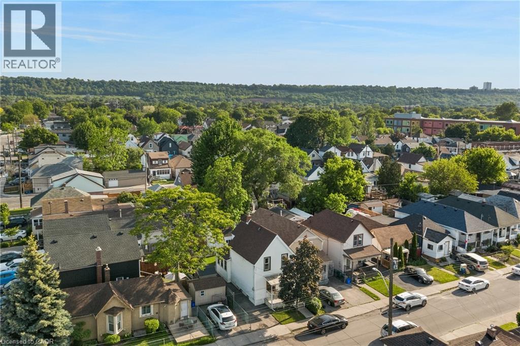 160 BRITANNIA Avenue - 44