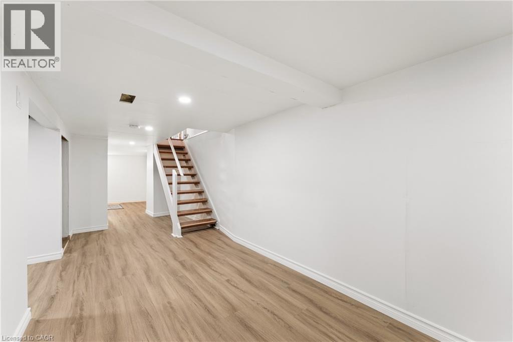 160 BRITANNIA Avenue - 33